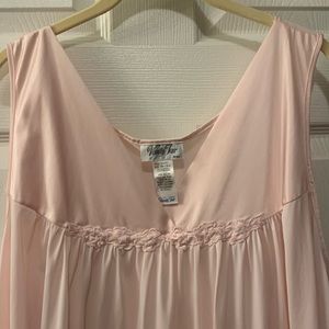 VINTAGE VANITY FAIR PALE PINK 100% NYLON SZ XXL (pp 26” L 34”)
